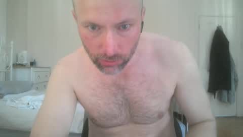 Snapshot of eric334418 chatting on March 3, 9:00 am eric334418 online show from March 3, 9:00 am