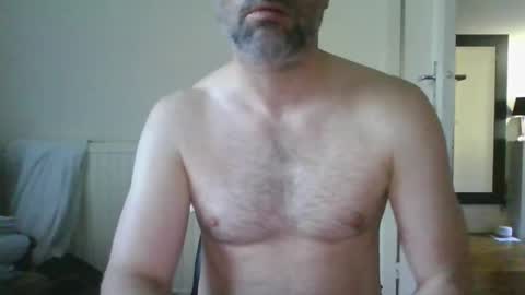Snapshot of eric334418 chatting on November 17, 8:42 am eric334418 online show from November 17, 8:42 am
