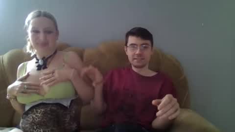 Snapshot of eric_basilio chatting on February 21, 12:28 pm Eric Basilio online show from February 21, 12:28 pm