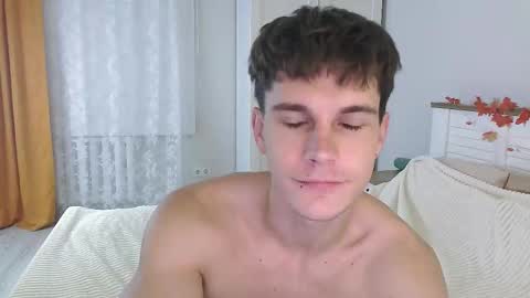 Snapshot of eric_crush chatting on October 19, 6:14 am Eric Crush online show from October 19, 6:14 am