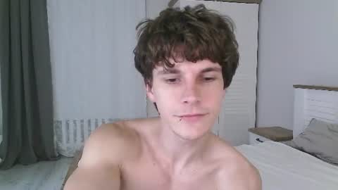Snapshot of eric_crush chatting on June 24, 4:33 am Eric Crush online show from June 24, 4:33 am