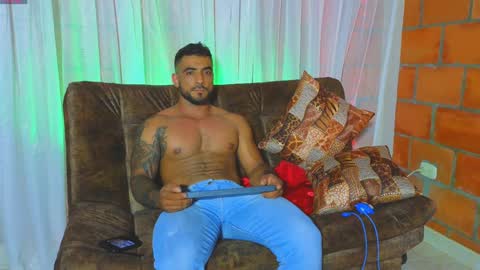 Snapshot of eric_harrison1 chatting on December 4, 1:25 am Brayan online show from December 4, 1:25 am