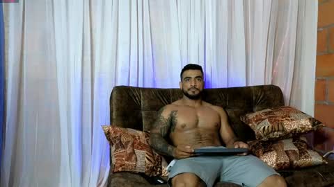 Snapshot of eric_harrison1 chatting on December 8, 9:52 pm Brayan online show from December 8, 9:52 pm
