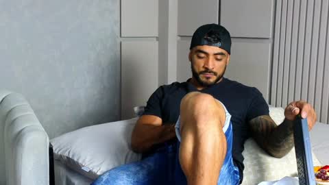 Snapshot of eric_harrison1 chatting on December 22, 11:31 pm Brayan online show from December 22, 11:31 pm