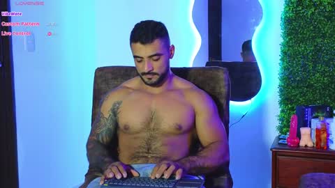 Snapshot of eric_harrison1 chatting on December 30, 10:01 pm Brayan online show from December 30, 10:01 pm