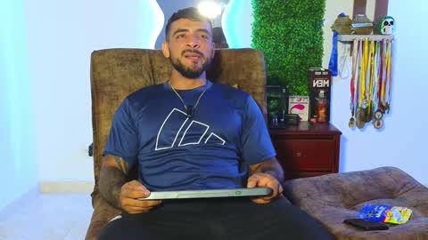 Snapshot of eric_harrison1 chatting on January 15, 1:23 am Brayan online show from January 15, 1:23 am
