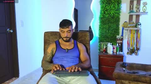 Snapshot of eric_harrison1 chatting on January 19, 11:10 pm Brayan online show from January 19, 11:10 pm