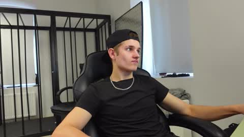    online show from October 8, 12:25 pm