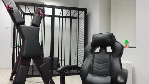    online show from October 19, 6:52 pm