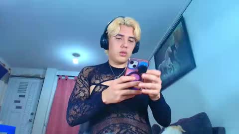 eric_twink18 online show from January 18, 4:38 am