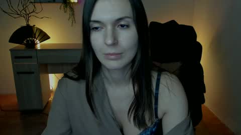 EricaPowers online show from December 5, 11:05 am