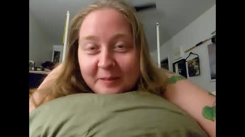 ericatulip 3 online show from September 21, 7:10 am