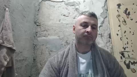 Snapshot of ericboy32 chatting on March 25, 2:06 am eric online show from March 25, 2:06 am