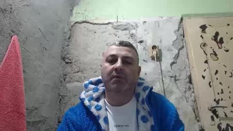 Snapshot of ericboy32 chatting on March 29, 3:28 am eric online show from March 29, 3:28 am