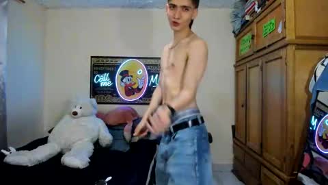 erick_de_rossee online show from April 15, 7:58 pm