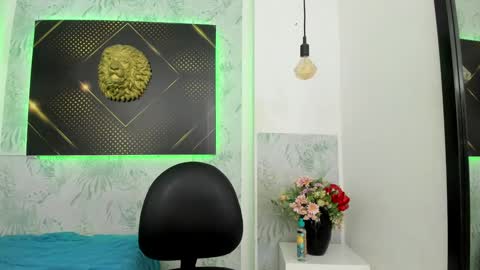   online show from January 3, 9:36 am