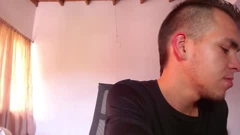 Snapshot of erik_rodriguez chatting on October 14, 4:52 pm Erik rodriguez online show from October 14, 4:52 pm