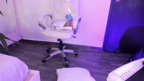 Eri  online show from October 14, 11:05 pm