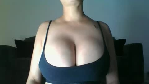 erin2025 online show from April 21, 6:41 am