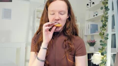 Snapshot of erline_may chatting on March 20, 9:47 am Sofia online show from March 20, 9:47 am