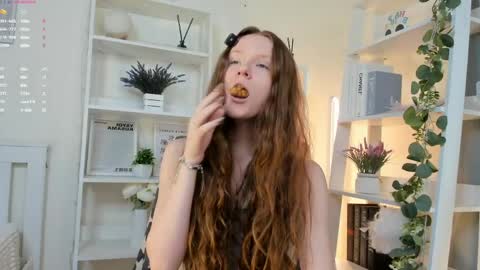 Snapshot of erline_may chatting on April 9, 8:53 am Sofia online show from April 9, 8:53 am