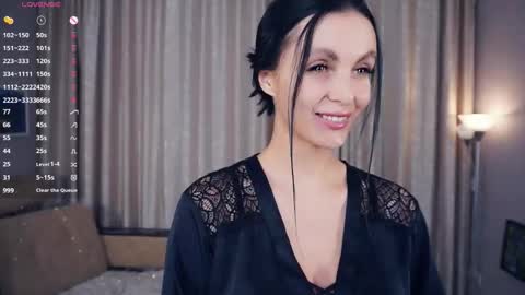 Snapshot of erlinefairall chatting on January 9, 8:32 pm Erline and Monica online show from January 9, 8:32 pm