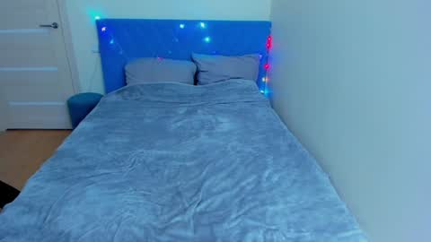 Max online show from December 9, 10:30 pm