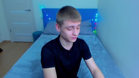 Max online show from December 11, 4:42 pm