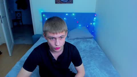 Max online show from December 11, 7:46 pm