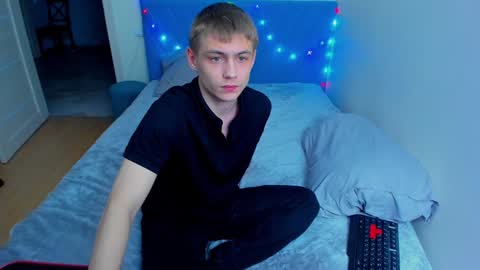 Max online show from December 12, 5:15 pm