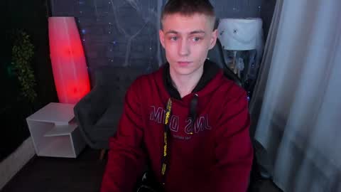 Max online show from December 15, 12:40 am