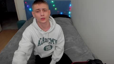 Max online show from December 15, 11:20 pm