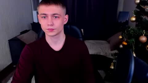 Max online show from December 18, 9:08 pm