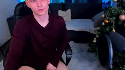 Max online show from December 19, 12:13 am