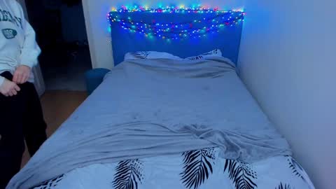 Max online show from December 22, 2:17 am