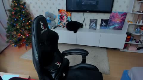 Max online show from January 6, 1:42 am