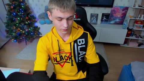 Max online show from January 6, 10:15 pm