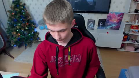 Max online show from January 8, 10:37 pm