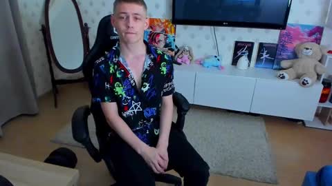 Max online show from February 8, 5:08 am