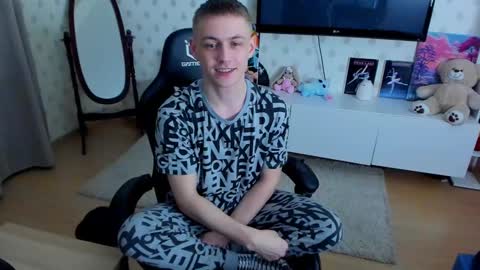 Max online show from February 9, 10:54 pm