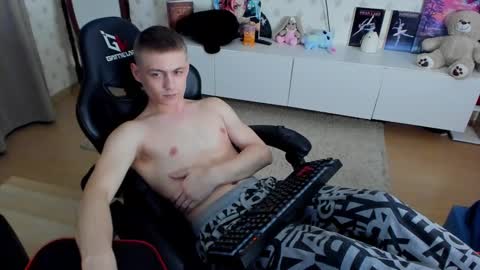 Max online show from February 10, 1:57 am