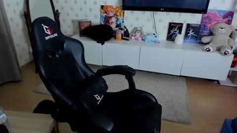 Max online show from February 13, 5:05 am