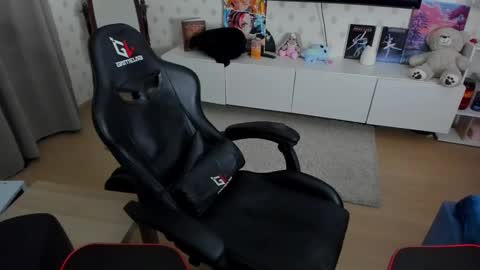 Max online show from February 14, 4:58 am