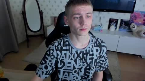 Max online show from February 19, 6:43 pm