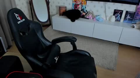 Max online show from February 23, 3:13 am