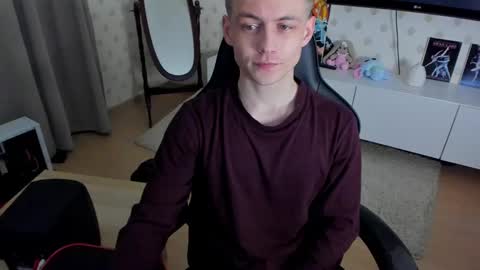 Max online show from February 23, 11:25 pm