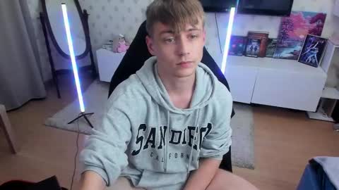 Max online show from September 22, 1:18 am