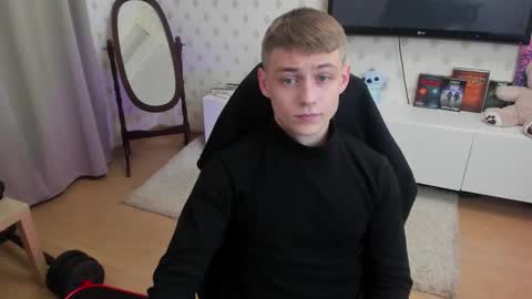 Max online show from November 30, 1:53 am