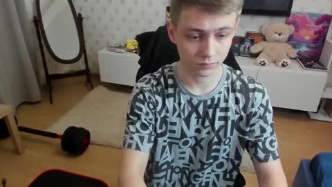 Max online show from December 14, 1:22 am