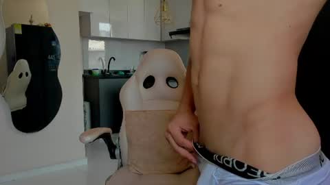 Snapshot of eros_becker_ chatting on August 5, 4:54 pm eros_becker_ online show from August 5, 4:54 pm